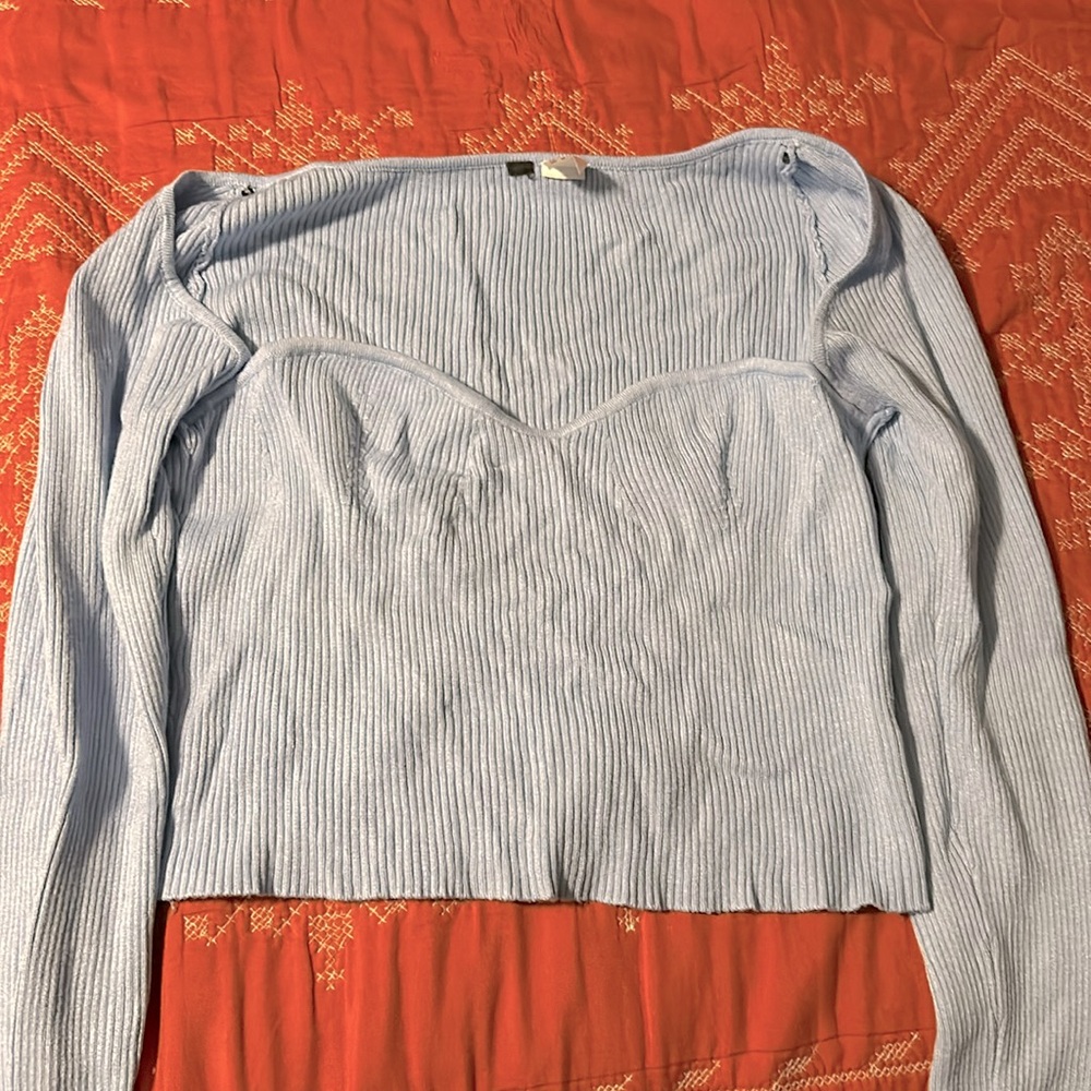 Women’s H&M long sleeve crop top 
Size M